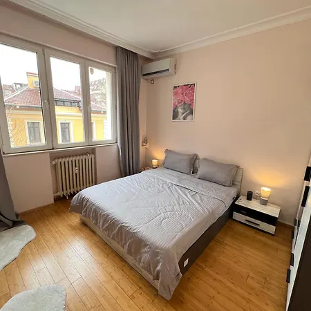 Hamburg 100 Sq M 2bdr Family Near Ndk And Vitosha Blvd Szófia